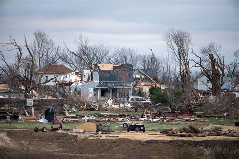 Illinois Tornado Flattens Tiny Town Kills At Least 1 Photos Abc News