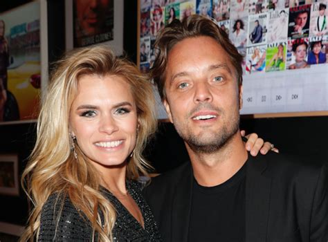 Check spelling or type a new query. Nicolette van Dam en Bas Smit rijk door Instagram