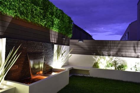 6 anuncios de pisos con terraza en venta en fuentes de ebro con fotos. Terraza con fuente iluminada en 2020 | Terraza, Barbacoa de gas, Exterior