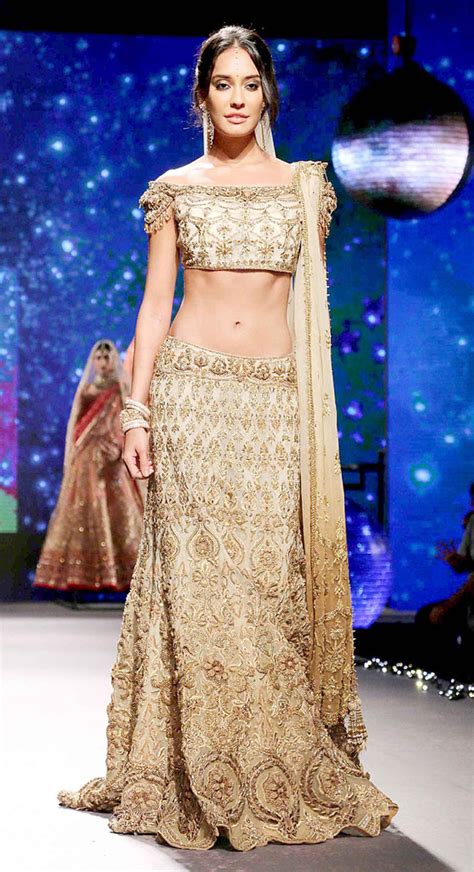 Bollywood Actress Saree Collections Lisa Haydon In Golden Off Shoulder