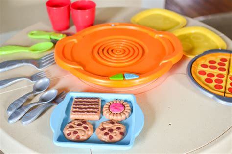 Maybe you would like to learn more about one of these? Fisher-Price Servin' Surprises Kitchen & Table - Living ...