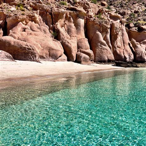 beach at espiritu santo travel off path