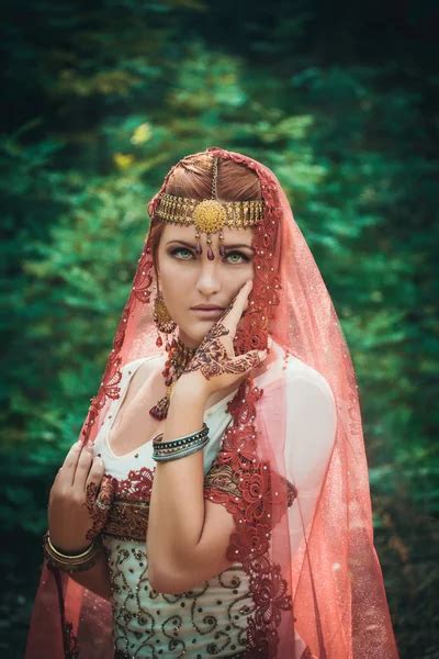 Beautiful Young Indian Woman In Traditional Clothing Stock Image Everypixel