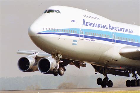 Aerolíneas Argentinas suspenderá vuelos temporalmente a Caracas