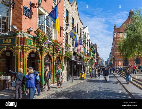 Pubs Restaurants And Bars On Temple Bar In The City Centre Dublin