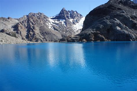 El Maravilloso Lago Azul Paisaje Natural Wallpaper Bobiandcompany