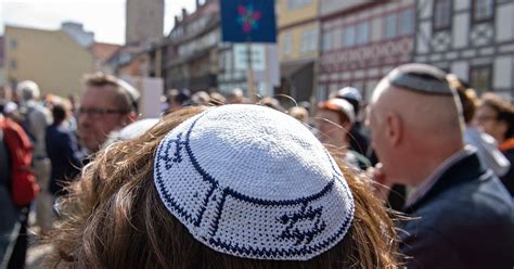 Jews In Germany Cautioned Against Wearing Kippahs In Public Huffpost