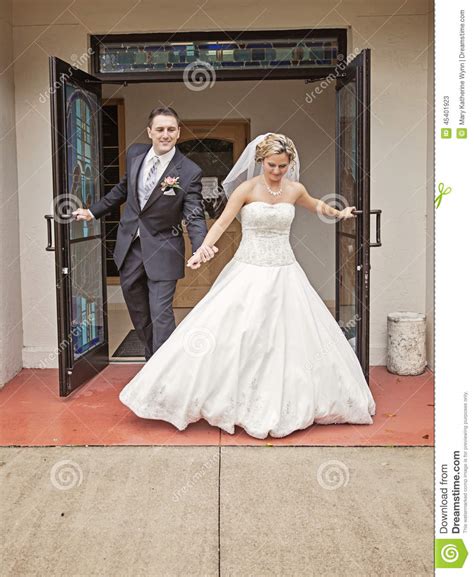 For wedding photography and videography that will leave a lasting impression, sydney couples prefer xtraordinary photos & videos. Bride And Groom Leaving Church Stock Image - Image of doors, leave: 45401923