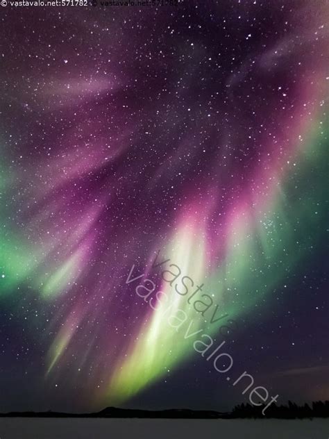 Kuva Revontulet Aurora Borealis Lappi Ivalo Ukonjärvi Aktiivisuus