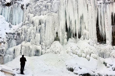These Epic Frozen Waterfalls Are Just One Hour From Toronto