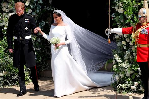 Jul 06, 2021 · meghan markle bristled at low royal status, her reporter friend and other royal experts say meghan and harry were constantly reminded there is a royal 'hierarchy,' while they felt they should. Details You Never Noticed About Meghan Markle's Wedding ...