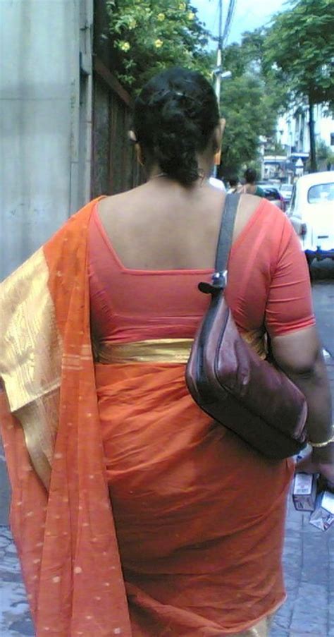 Saree Aunties Back View In Facebook Pages Aunties Back Photos Uh