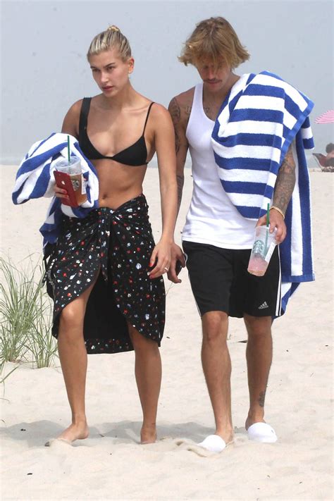 Hailey Baldwin And Justin Bieber Romantic Picnic On The Beach In The Hamptons Ny 07032018