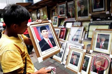 Ini bermakna (dari segi takrifan) tiada pihak ketiga (tangan ghaib) yang masuk campur dalam urusan ini. Foto resmi Presiden Jokowi mulai beredar di pasaran ...