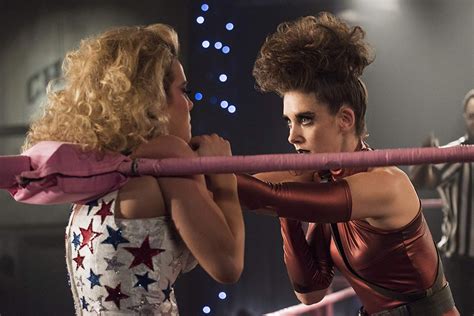Betty Gilpin And Alison Brie In Glow Shows On Netflix Gorgeous Ladies Of Wrestling Netflix