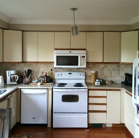 Switch to front 3d view only when you want to see how it looks in 3d. A Refreshing IKEA Facelift for a Canadian Kitchen