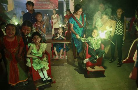 Diwali 2014 Hindus Sikhs And Jains Celebrate Festival Of Light