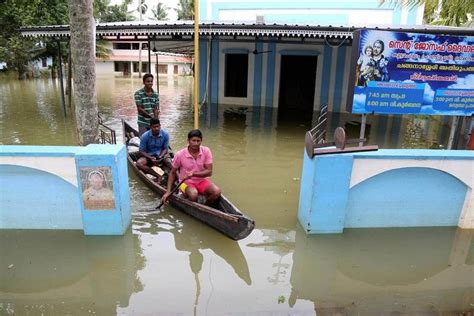 Death Toll In Indias Kerala Floods Rises To 445 The Straits Times