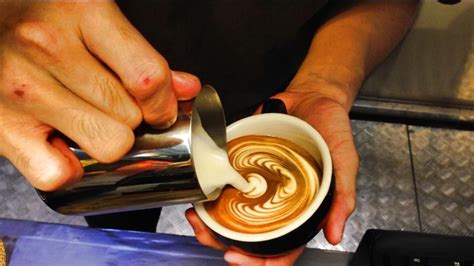 Pouring Latte Art Pouring Food Essen Meals Coffee Art Yemek Eten