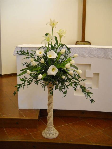 Composizione floreale con orchidee e canne di bamboo. Arte Floreale per la Liturgia | Fiori dell'altare, Arte ...