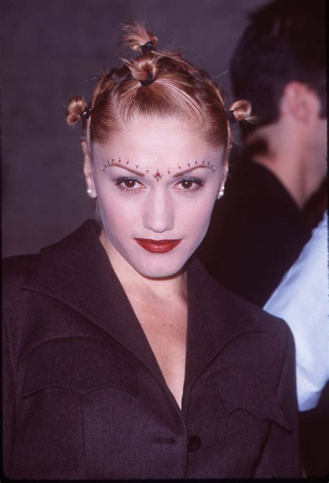 It was just announced that gwen stefani is pregnant with her third child, so what better time to go back in history and look back at the trendsetter's most memorable gwen was featured on eve's song let me blow ya mind, and for the video she wore long extensions. 16 '90s Hairstyles We're Kind of Still in Love With | 90s ...