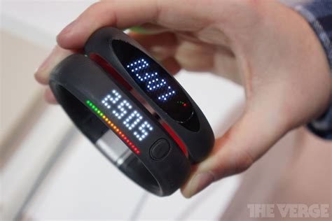 Spot The Difference Lg Unveils Nike Fuelband Inspired Smart Activity