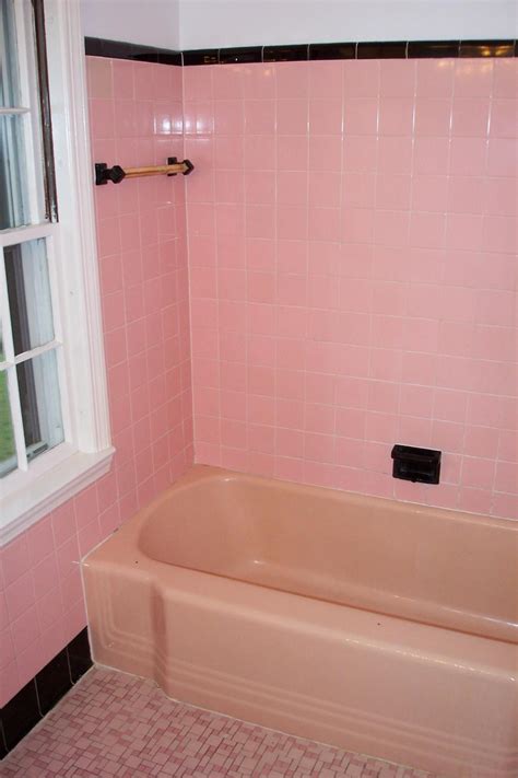 Learning to reglaze your old windows is something that scares the pants off of many homeowners. Reglazing Bathtub Cost 2021 - angelbernal.com