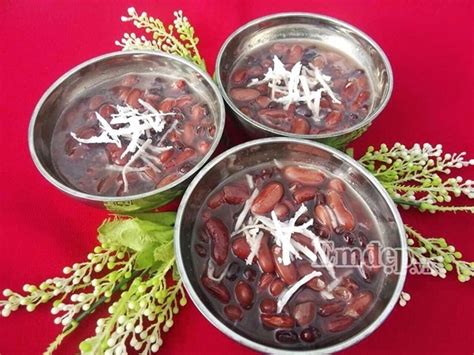 Nước tro thường được làm bằng cách đánh nước vôi với tro , một sản phẩm thu được sau khi đốt cháy hoàn toàn một số loại thảo dược. Đậu đỏ và đậu đen kết hợp với nước cốt dừa là "chuẩn bài ...