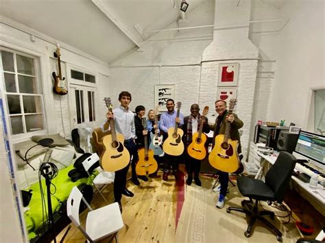 Group Guitar Classes London Guitar Academy Guitar Lessons London