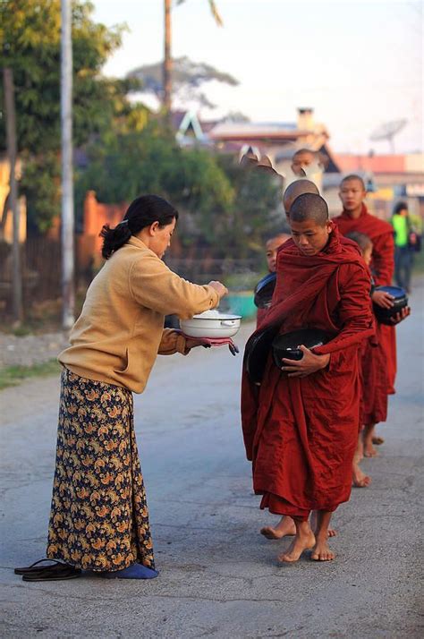 (this etymology is missing or incomplete. 瘋狂的石頭到底有多瘋狂!緬甸、翡翠、信仰、也木西 - 每日頭條