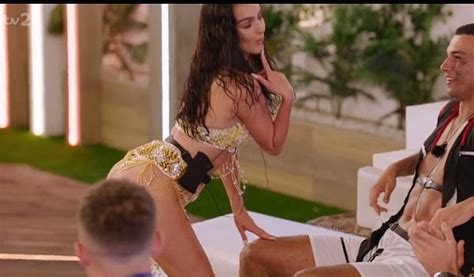 Love Island Fans Are Left Cringing As Siannise Dances Like Her Shoes