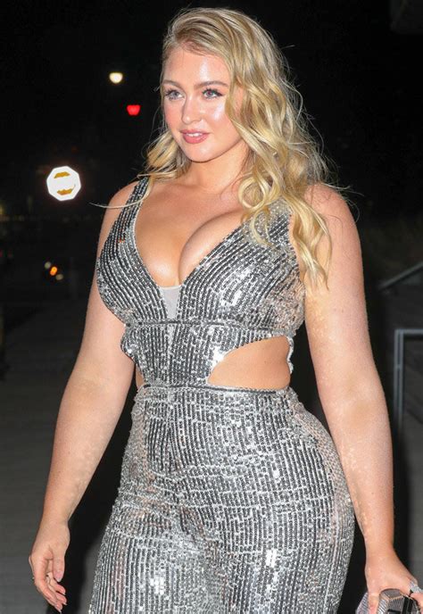 Grammys 2018 Iskra Lawrence Dazzles In Bulging Boob Display Daily Star
