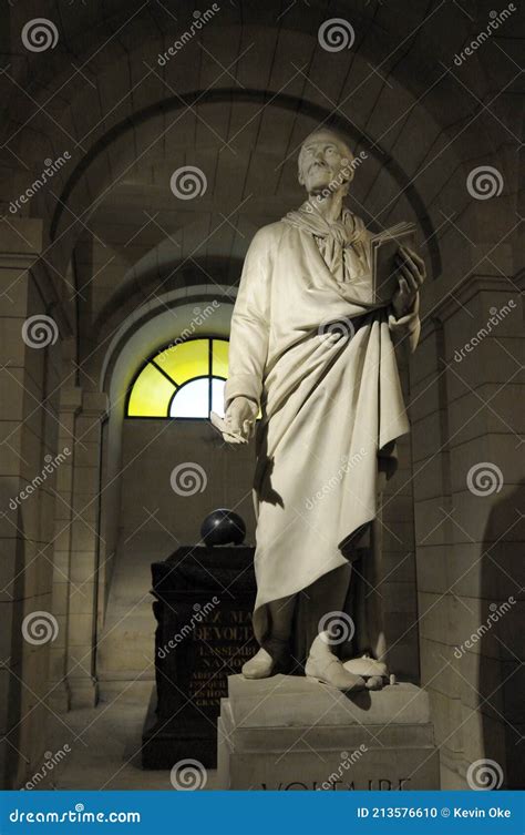 Voltaire S Statue And Tomb In The Crypt Of The PanthÃ©on Paris ÃŽle