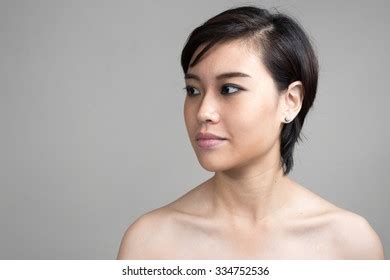 Naked Asian Woman Short Hair 스톡 사진 334752536 Shutterstock