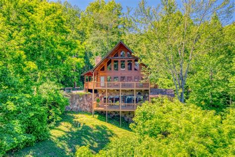 5 Gatlinburg Cabins With Amazing Views Perfect For Fall