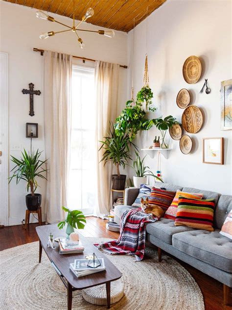 A Living Room Filled With Furniture And Lots Of Plants