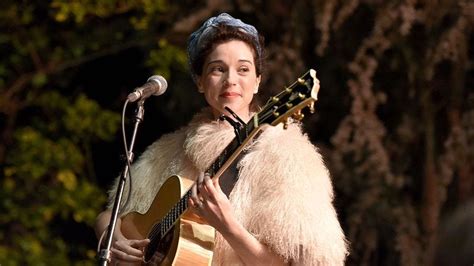St Vincents Annie Clark Made A Confusing Cover Of The Golden Girls Theme