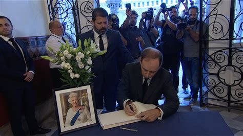 Governor And Cm Sign Book Of Condolence And Reflect On Queen Elizabeths Unparalleled Contribution