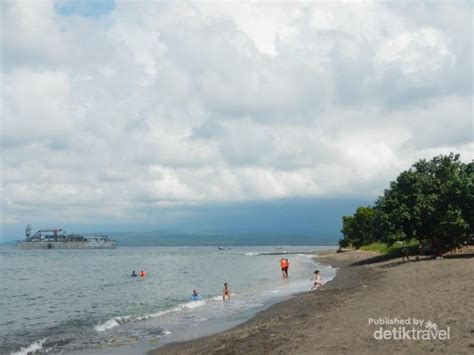 Maybe you would like to learn more about one of these? Bertemu Hiu di Rumah Apung Bansring, Banyuwangi