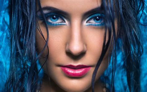 Women Model Face Blue Eyes Juicy Lips Matte Makeup Wet Hair