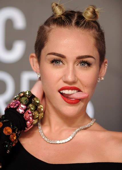 Miley Cyrus Photos Photos Arrivals At The Mtv Video Music Awards