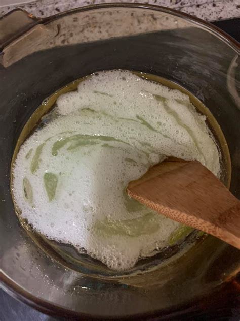 Bulan lepas saya terjumpa satu sharing kat fesbuk cara buat minyak kelapa dara. Campuran Minyak Kelapa Dara Dengan Aloe Vera, Boleh ...