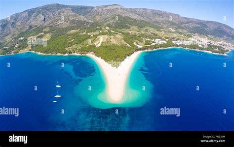 Luftaufnahme Von Zlatni Rat Strand In Der N He Der Stadt Bol Auf Der Insel Brac In Kroatien