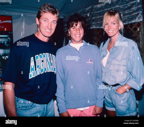 Janet Jones And Wayne Gretzky Hi Res Stock Photography And Images Alamy