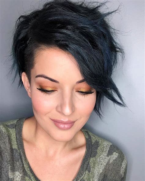 Pixie cut with gray bangs. 35 Best Pixie Cut Hairstyles For 2019 You Will Want to See