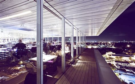 Mojito\'s are a crowd favourite in any bar. The 10 Best Rooftop Bars in Miami | One River Point