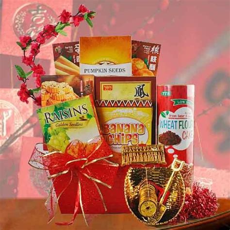 Which one will you choose to gift to a friend, loved one, or corporate work force this year? The Best Chinese New Year Gift Baskets Ideas With Red ...