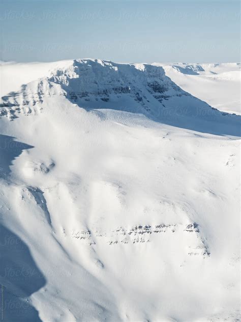 Snow Covered Mountains In The Icelandic Highlands Del Colaborador De