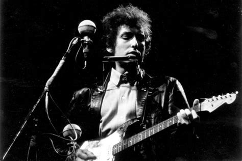 Bob Dylan Goes Electric At The 1965 Newport Folk Festival Newport Buzz
