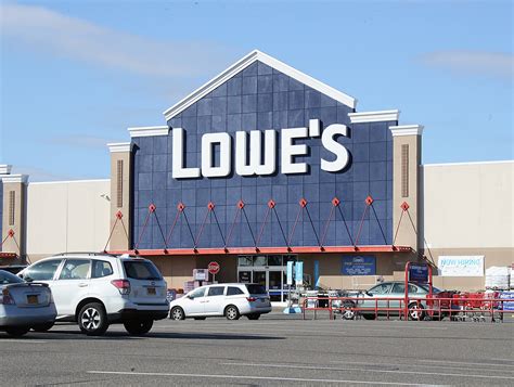 A New York Lowes Store Closed For Social Distancing Violations